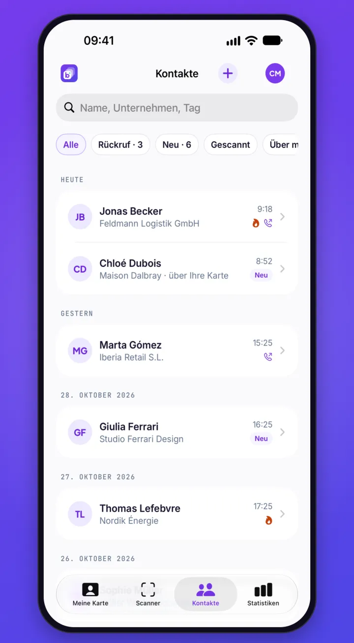 Die Kontaktliste der App, nach Tagen sortiert, mit den Filtern „Rückruf“, „Neu“ und „Gescannt“.