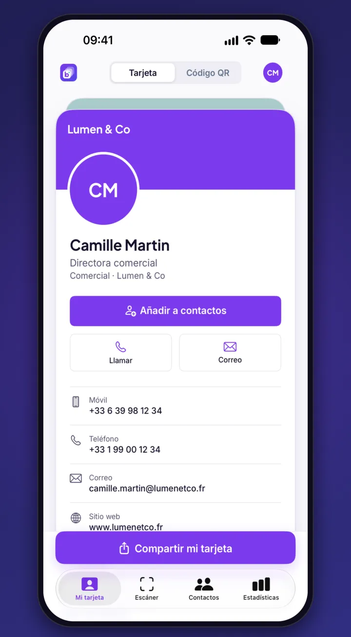 La app Brandesk muestra la tarjeta de visita de Camille Martin con los colores de su empresa, con los botones «Añadir a contactos» y «Compartir mi tarjeta».