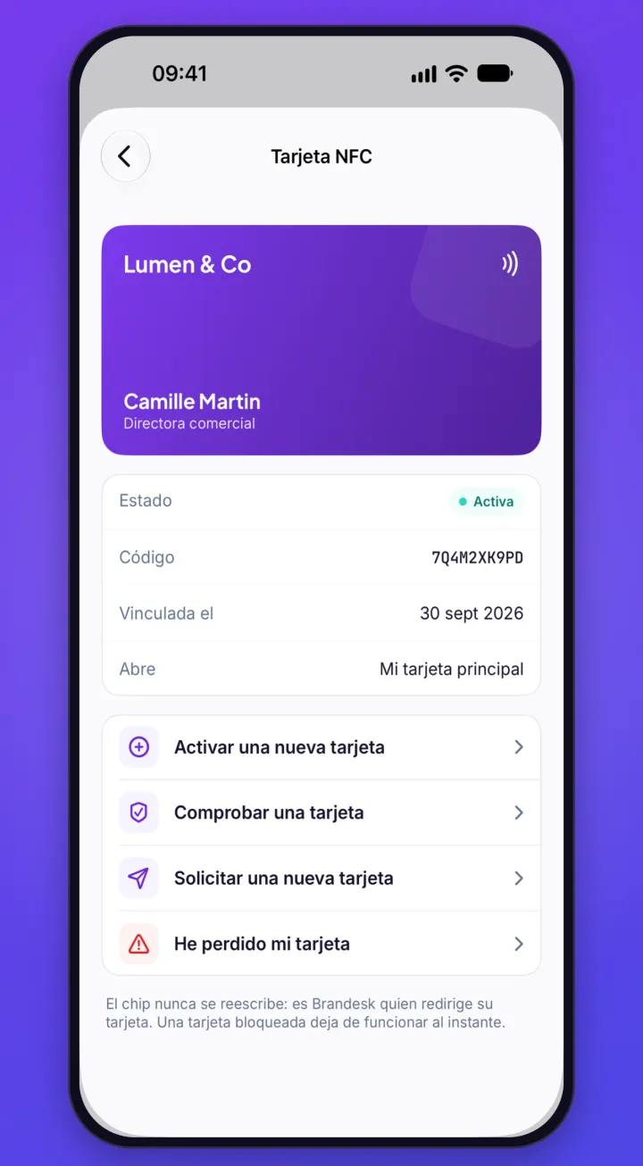 La pantalla Tarjeta NFC: una tarjeta activa, con las acciones Activar una nueva tarjeta, Comprobar una tarjeta, Solicitar una nueva tarjeta y He perdido mi tarjeta.
