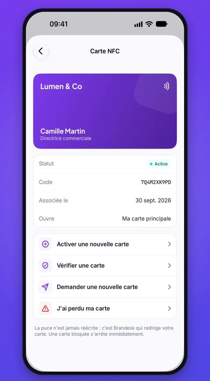 L'écran Carte NFC : une carte active, avec les actions Activer une nouvelle carte, Vérifier une carte, Demander une nouvelle carte et J'ai perdu ma carte.